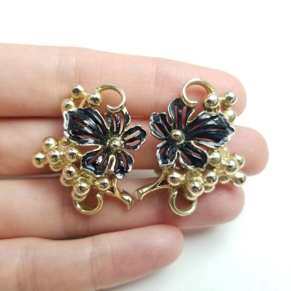 Vintage Black Enamel Grape Leaves and Grape Cluster Clip On Earrings - Picture 2 of 7